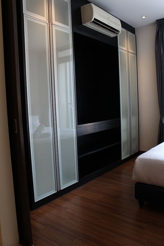 Фото Peaceful Service Suites at Taragon Puteri Bintang