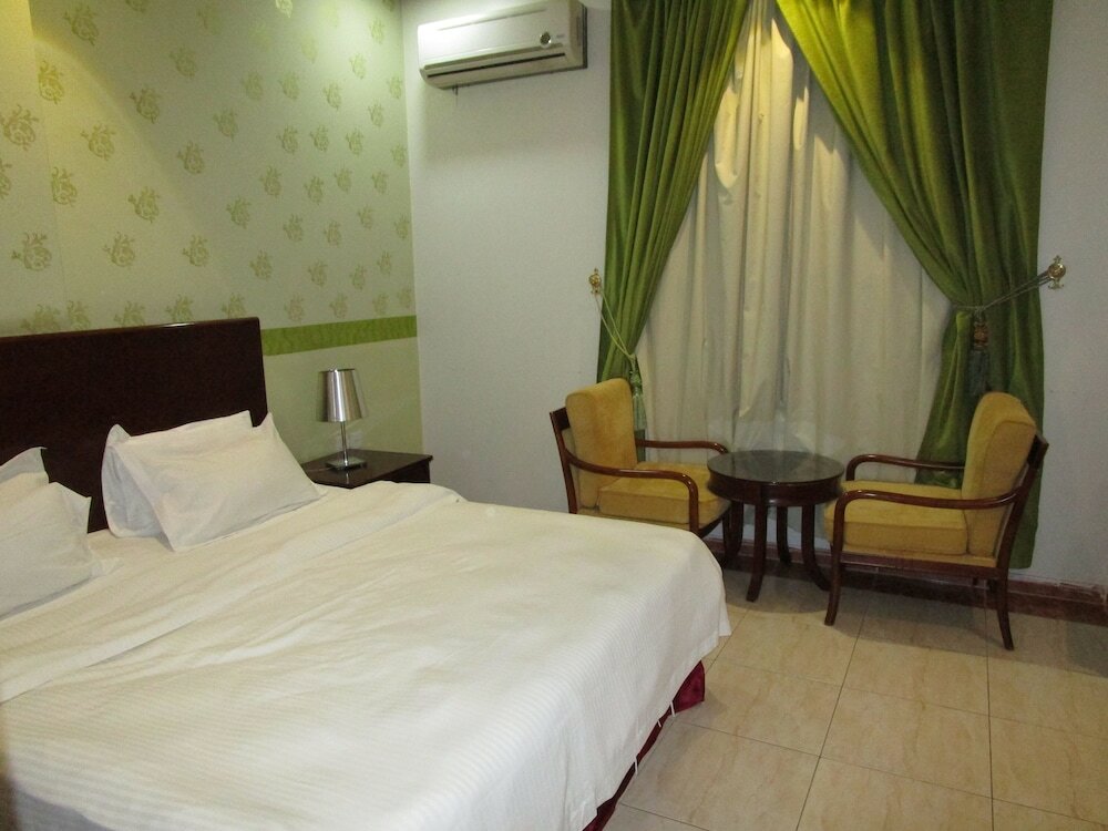 Фото Lamasat Al Hamra Furnished Apartments