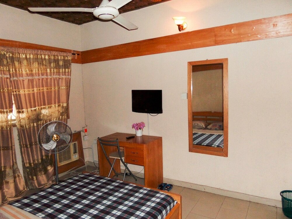 Фото Deke Hotel and Suites