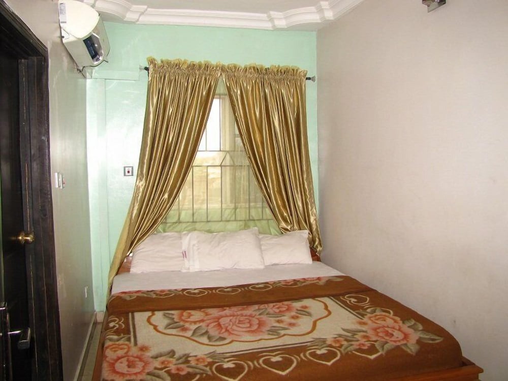 Фото Marvel Hotel & Suites