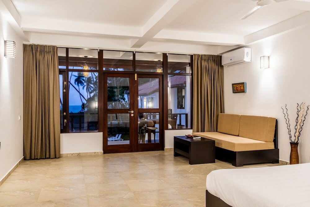 Фото Green Parrot Beach Resort