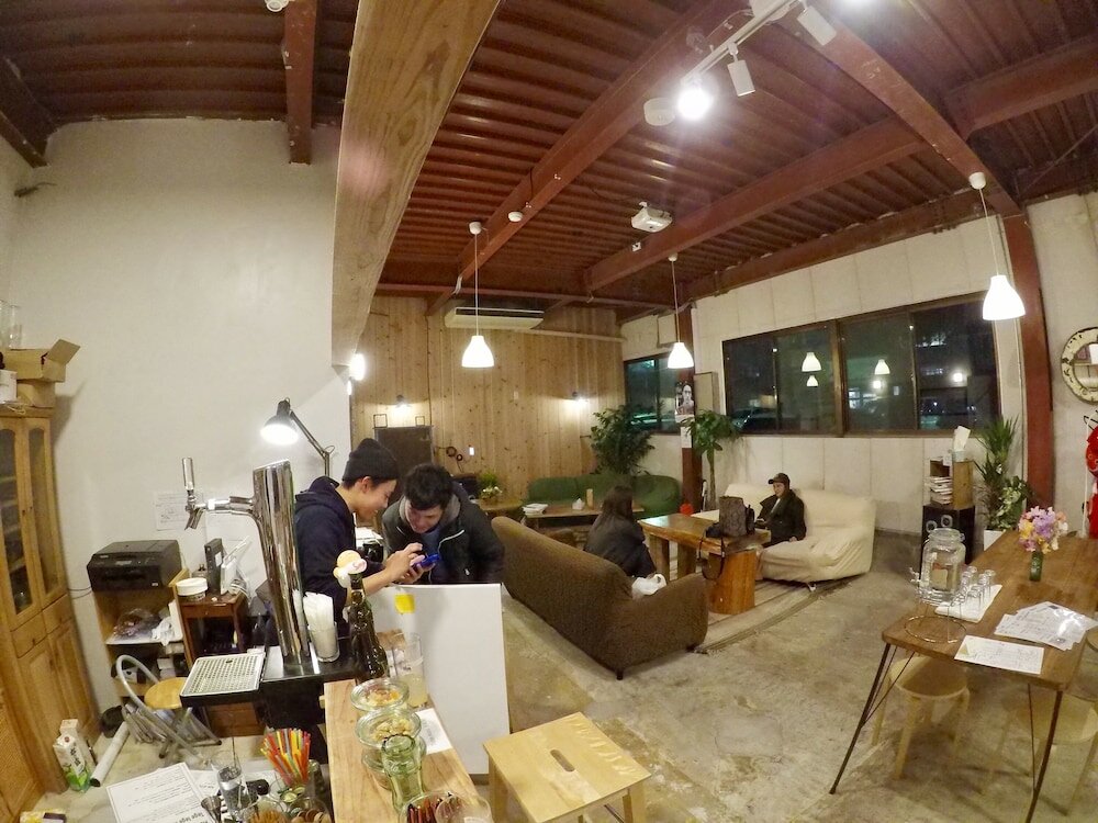 Фото Fan Aburatsu Sports Bar & Hostel