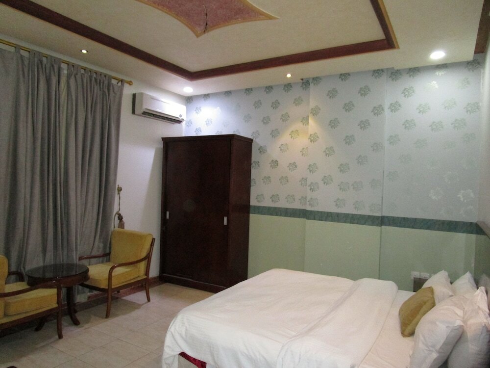 Фото Lamasat Al Hamra Furnished Apartments