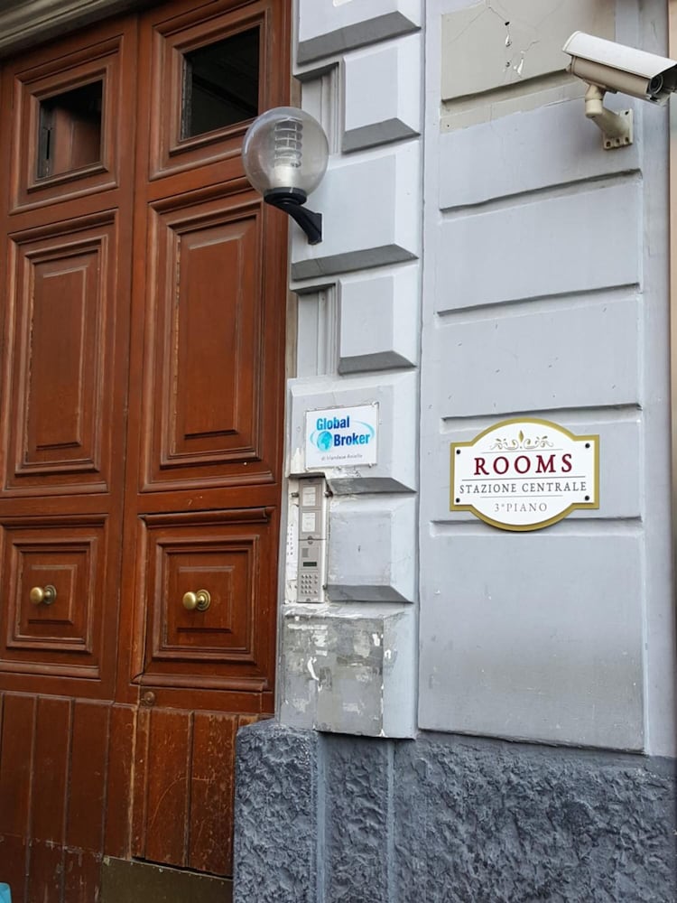Фото Rooms Stazione Centrale
