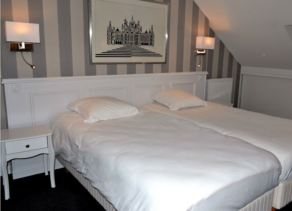 Фото Hôtel-Restaurant Le Monarque