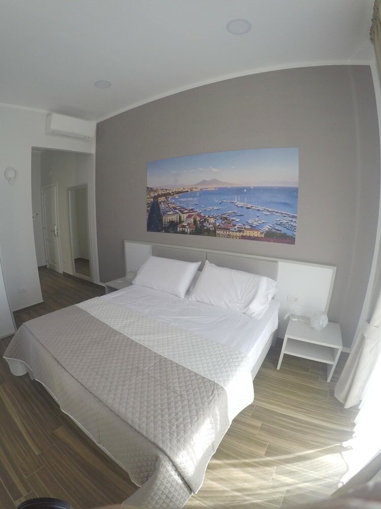 Фото Rooms Stazione Centrale