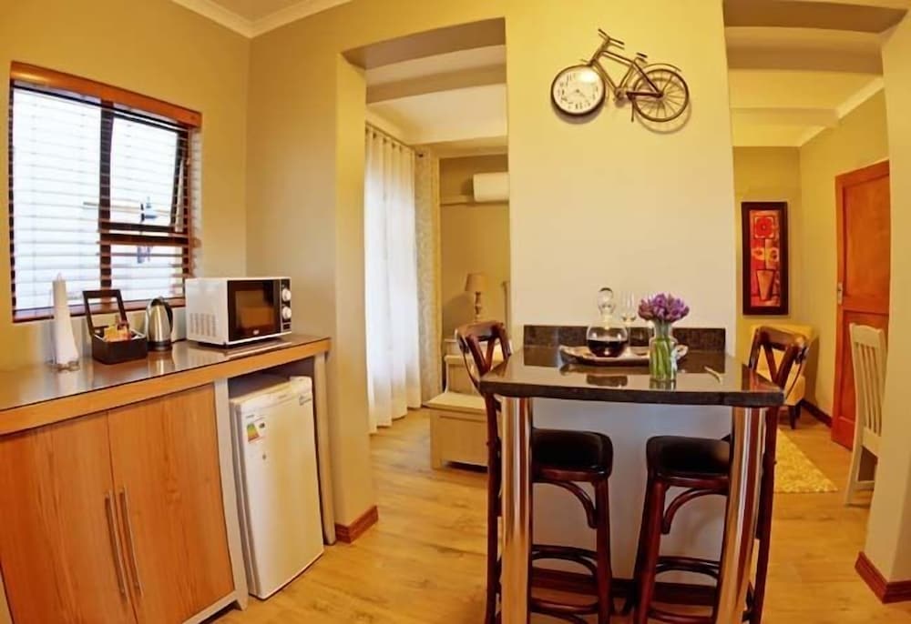 Фото Lavenders At Constantia Guest