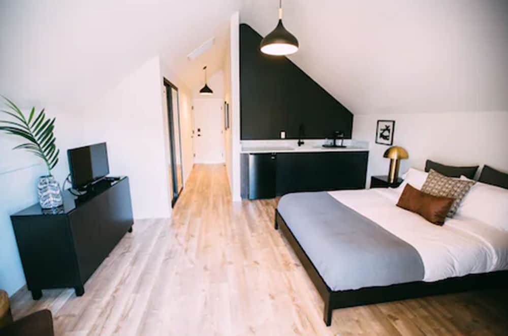 Фото Noon on Sunset Hill