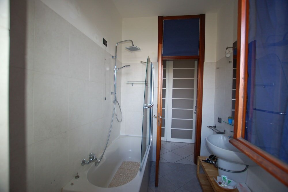 Фото La Rosa Scarlatta Broseta