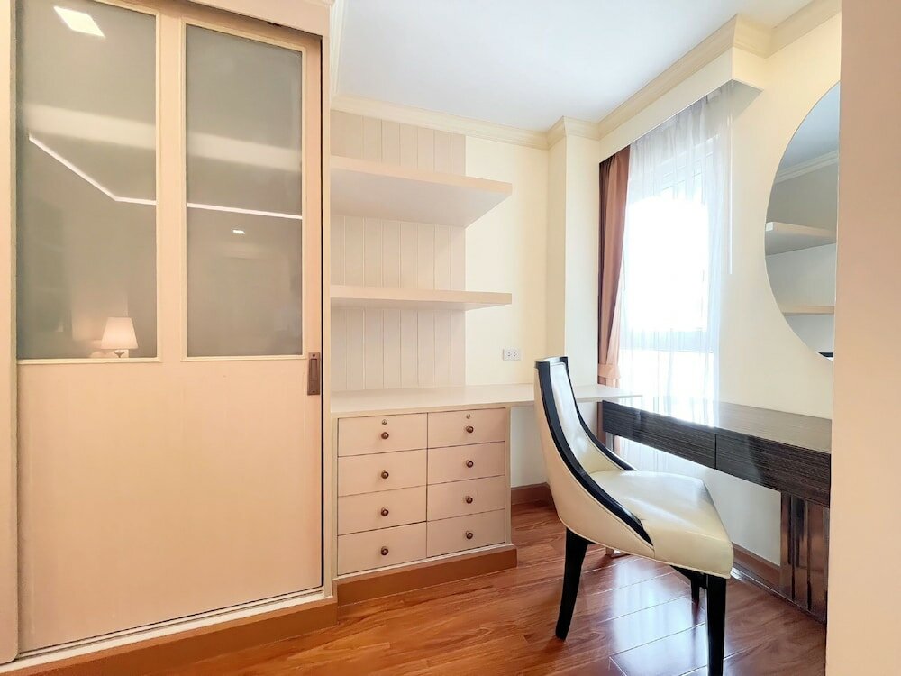 Фото Aspira Hana Executive Apartment Thonglor