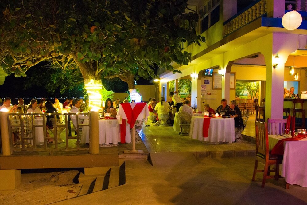 Фото Travellers Beach Resort