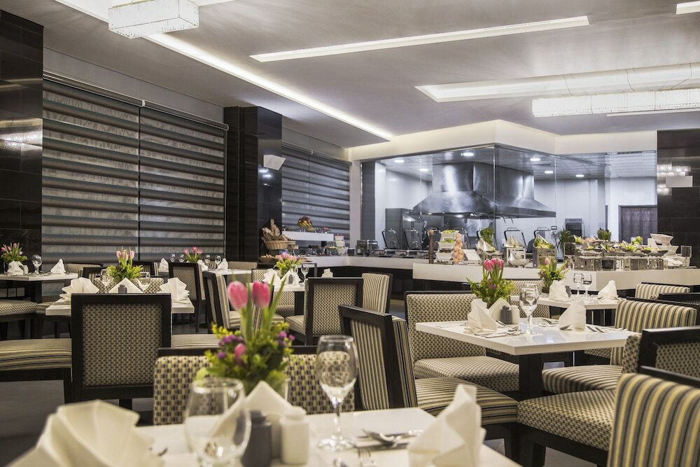 Фото The Palms Beach Hotel And SPA