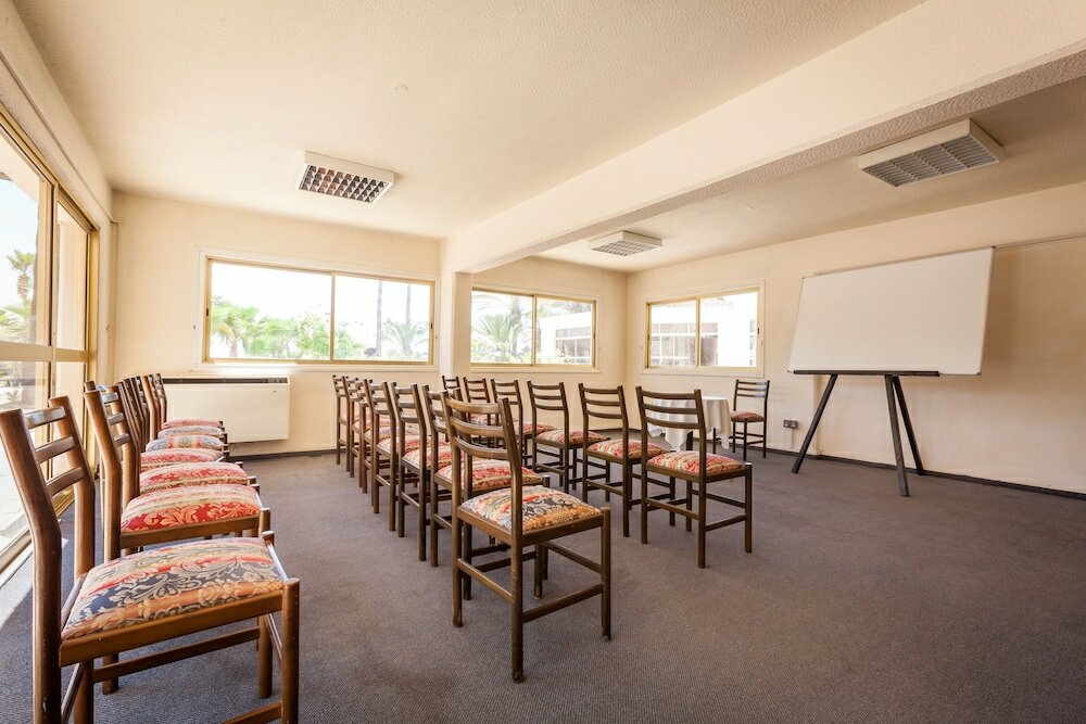 Фото Crown Resorts Henipa