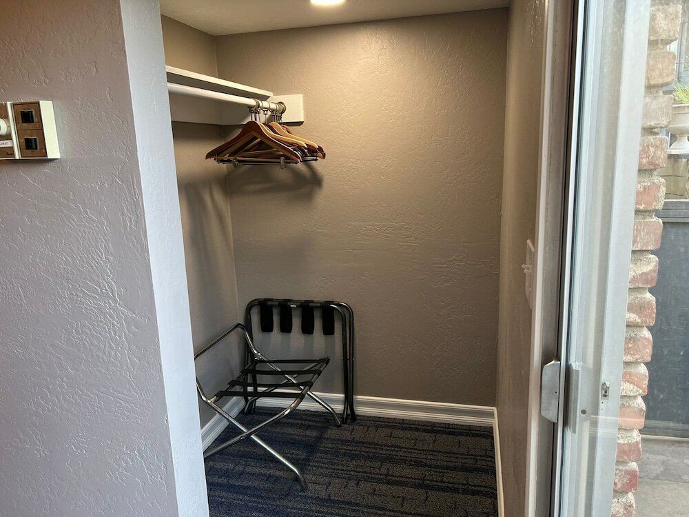 Фото Lamp Liter Inn