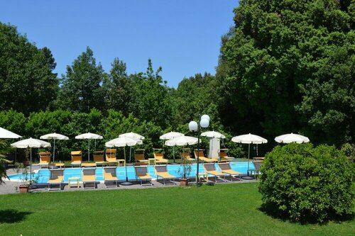 Внешний вид отеля Hotel Monti в Лампореккьо, фото 5