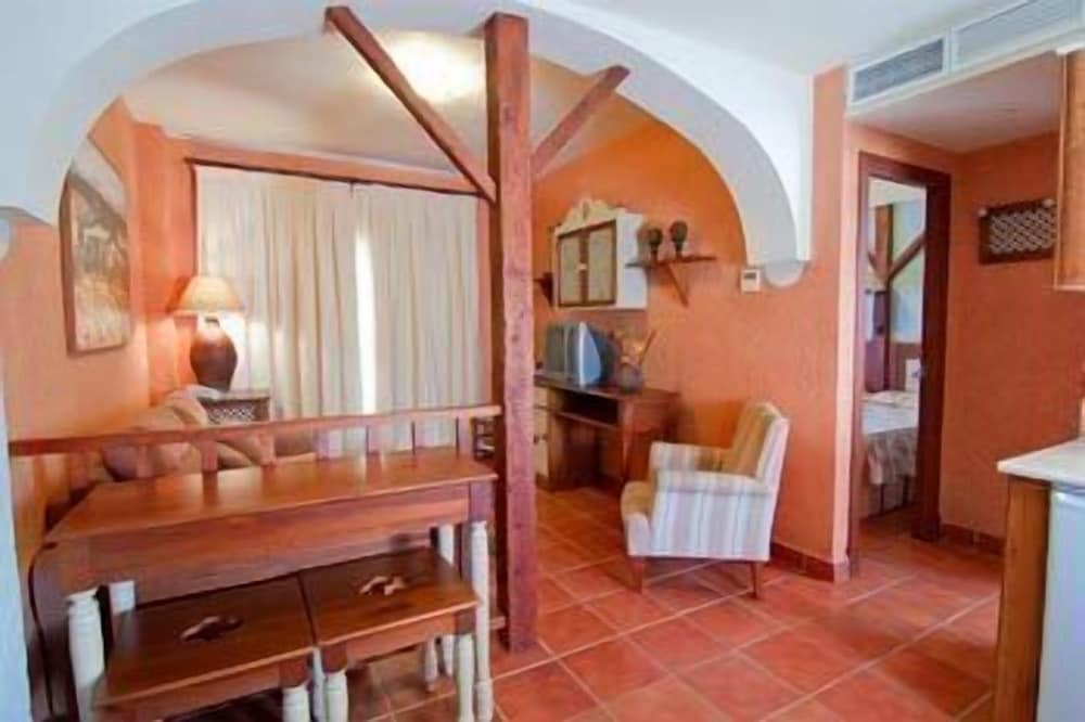 Фото Aparthotel La Espadaña