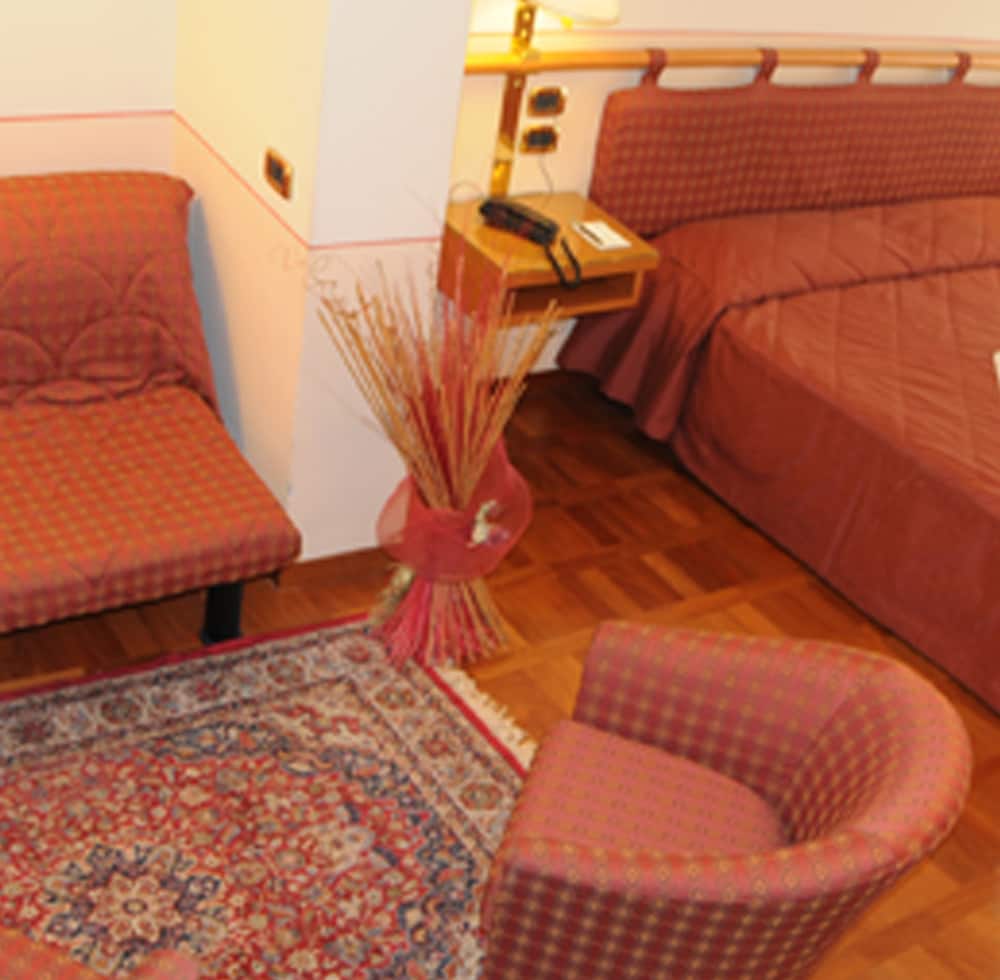 Фото Hotel Meeting Roma