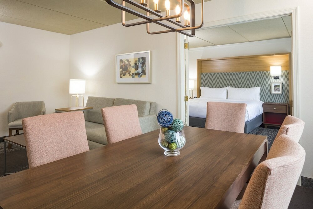 Фото Holiday Inn Salem - I-93 at Exit 2, an Ihg Hotel