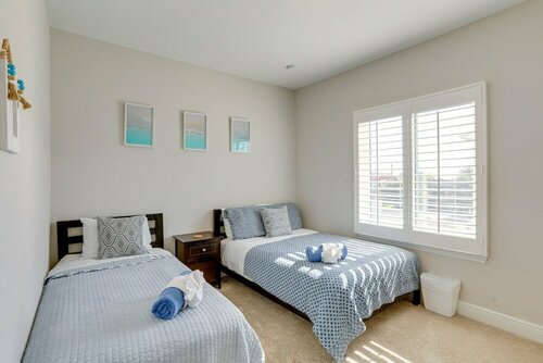 Апартаменты Modern Redington Beach Townhome: Steps to Beach! в Сент-Питерсберге