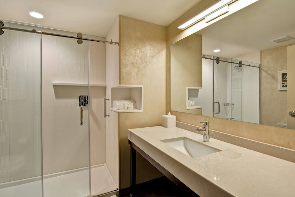 Фото Courtyard by Marriott Long Island Islip/Courthouse Complex
