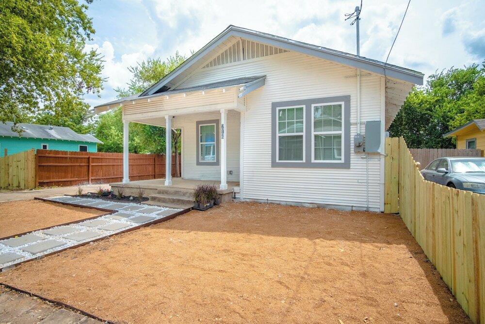 Фото 3br/2ba Remodeled House Near Downtown