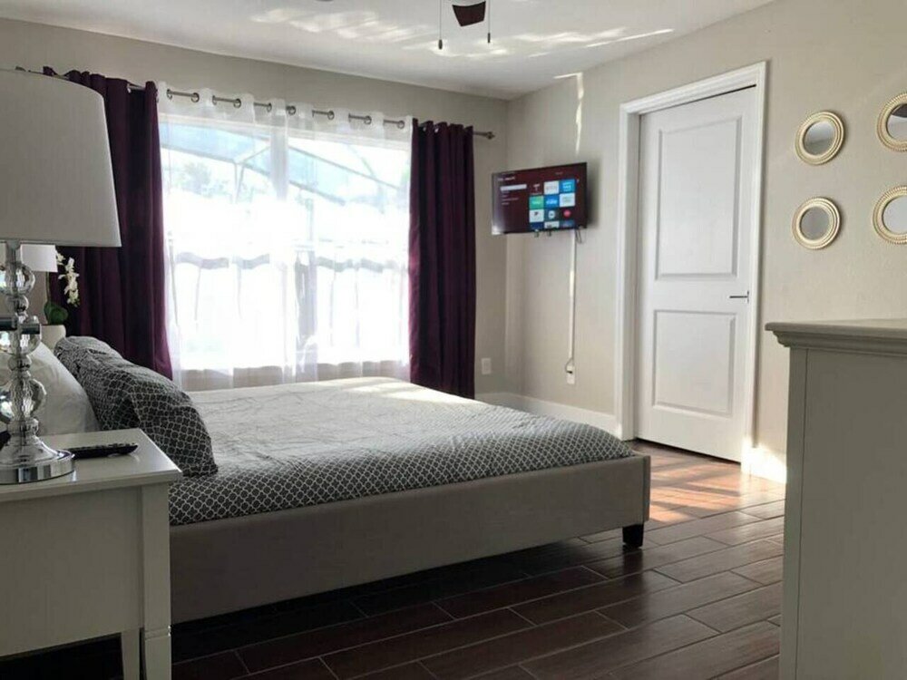 Фото Parsley · New! Luxury, Near Disney & Universal. Sleep 9