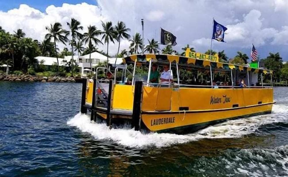 Фото Artrageous on the river by RocketSTAY