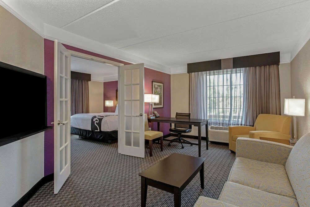 Фото La Quinta Inn & Suites by Wyndham Orlando Airport North