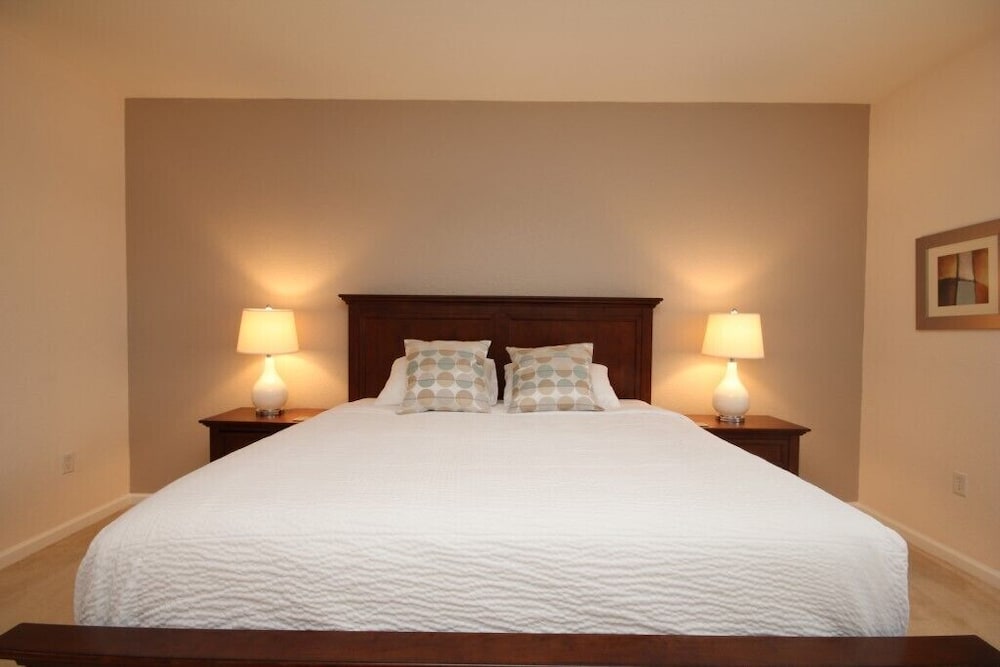 Фото 7-305 3 Bedroom Condo