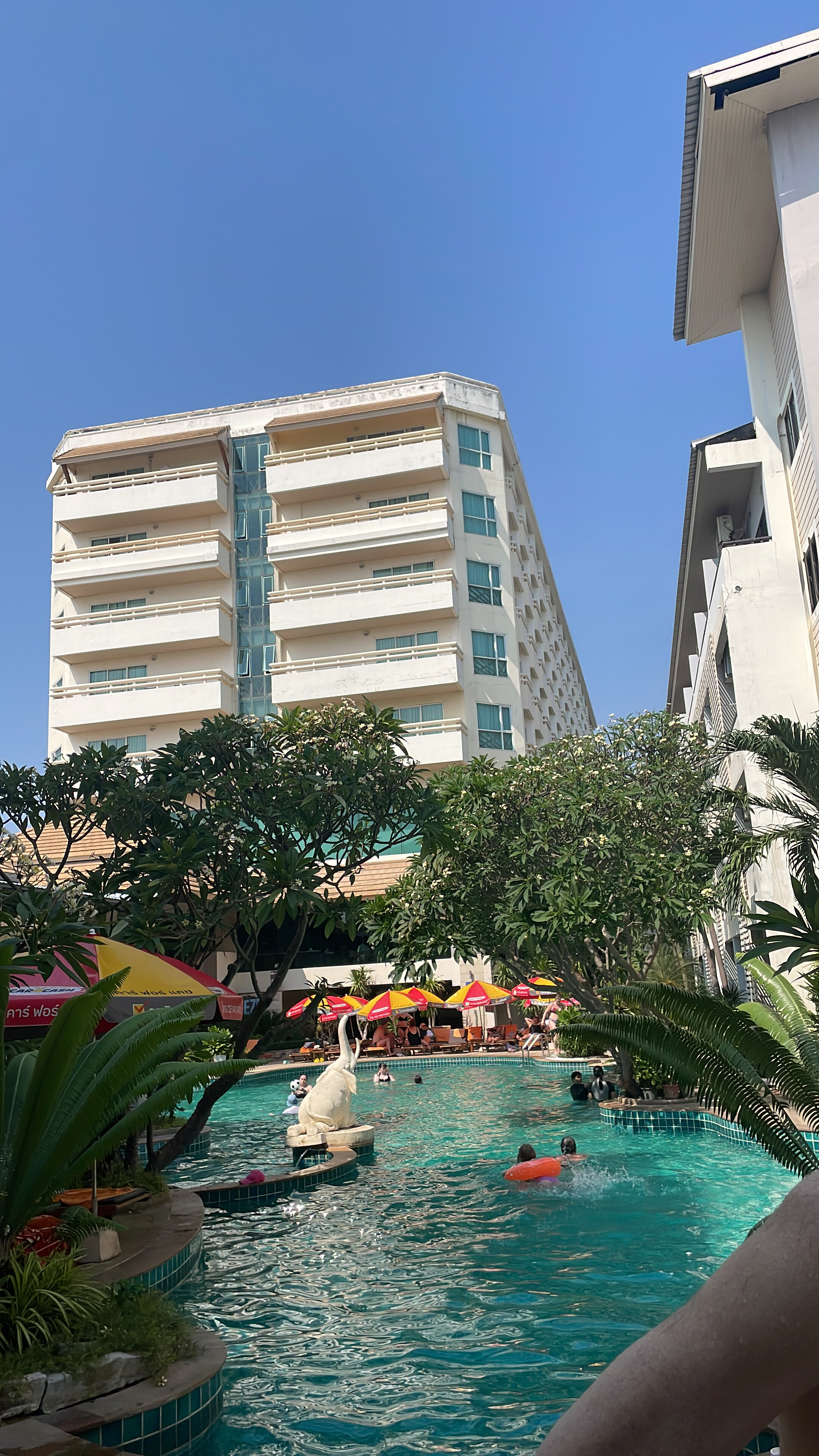 Фото Sea Breeze Jomtien Resort