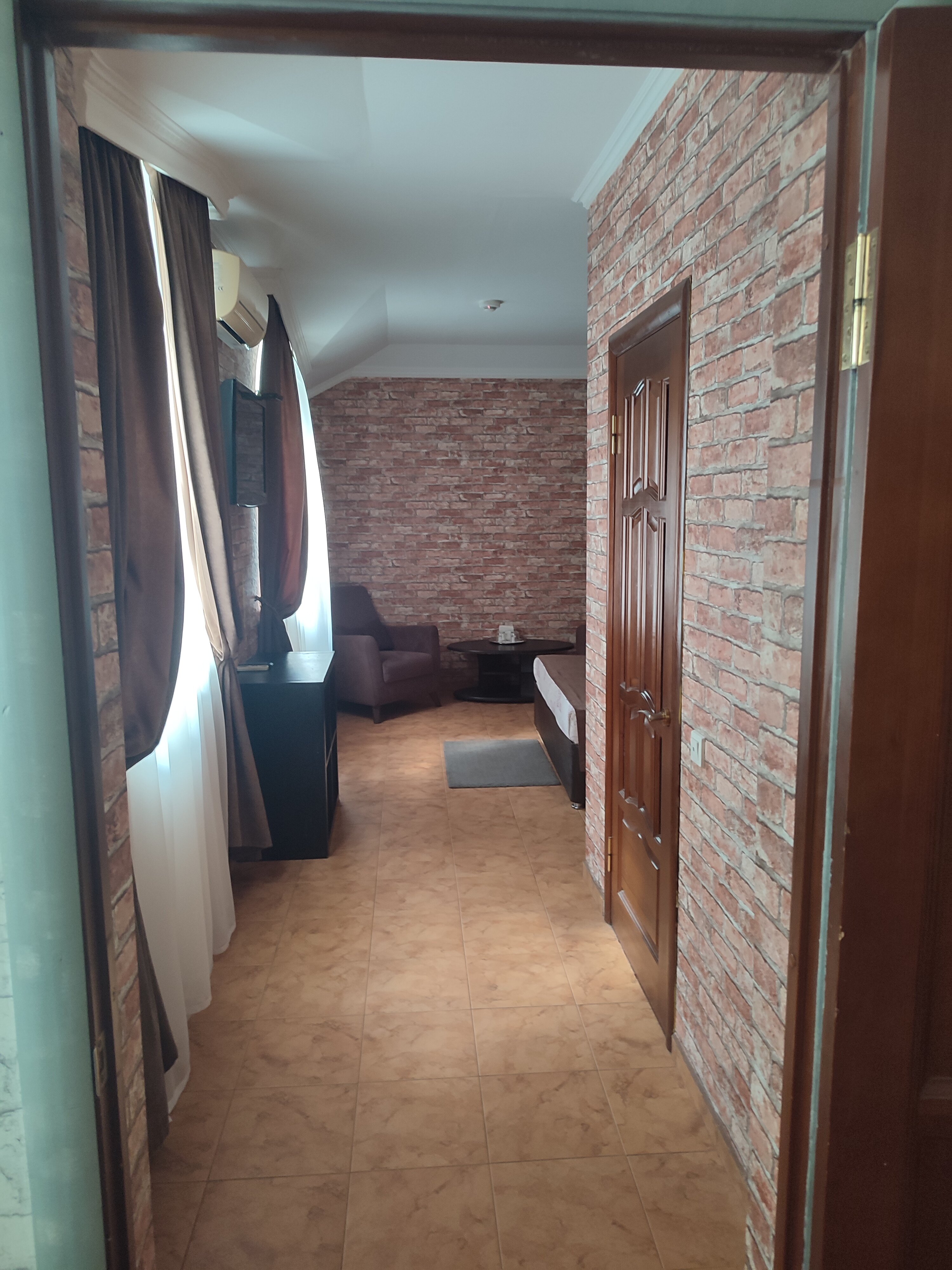 Фото Marton Вилла Марс