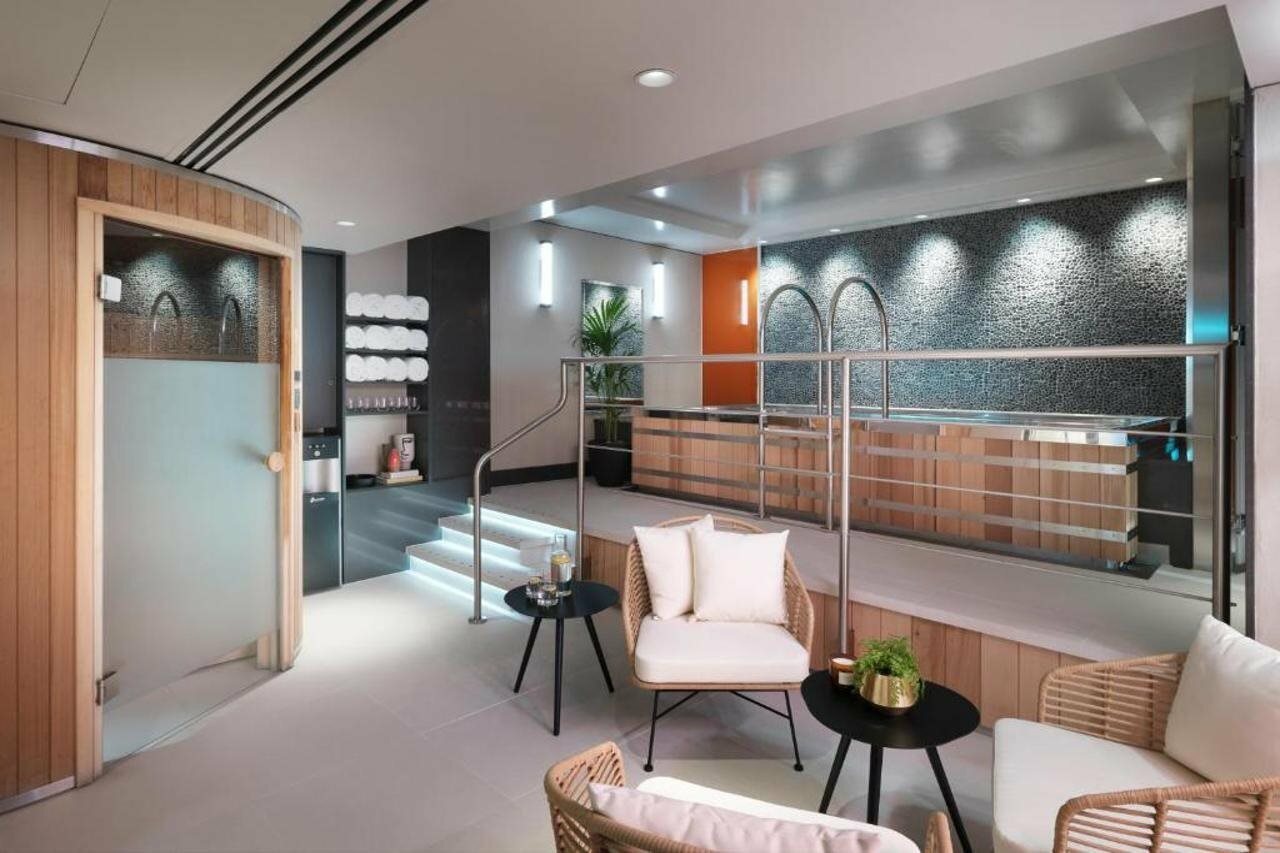 Фото The Athenaeum Hotel & Residences