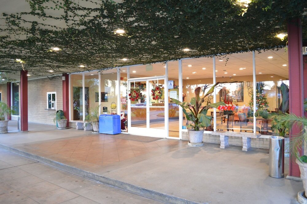 Фото Ontario Airport Inn