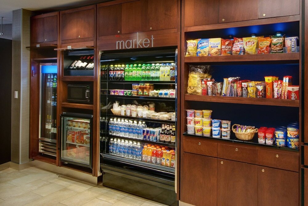 Фото Courtyard Madison East