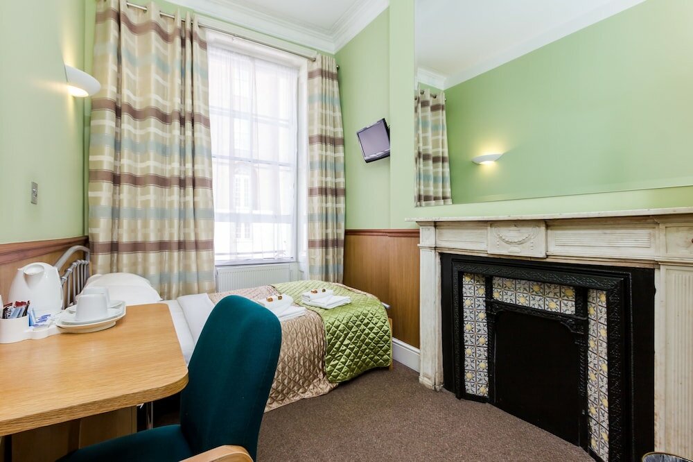 Фото Gower House Hotel