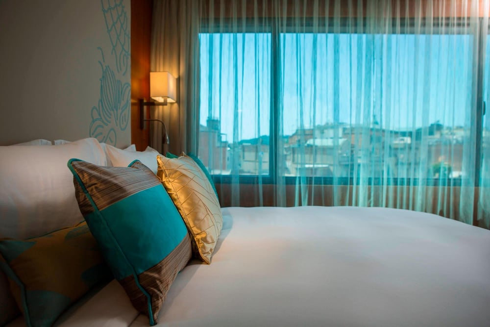 Фото Renaissance Barcelona Hotel