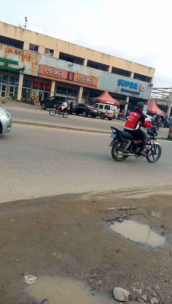 Supermarket Super U Bonamoussadi, Douala, photo