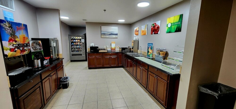 Фото Quality Inn Brunswick Cleveland South