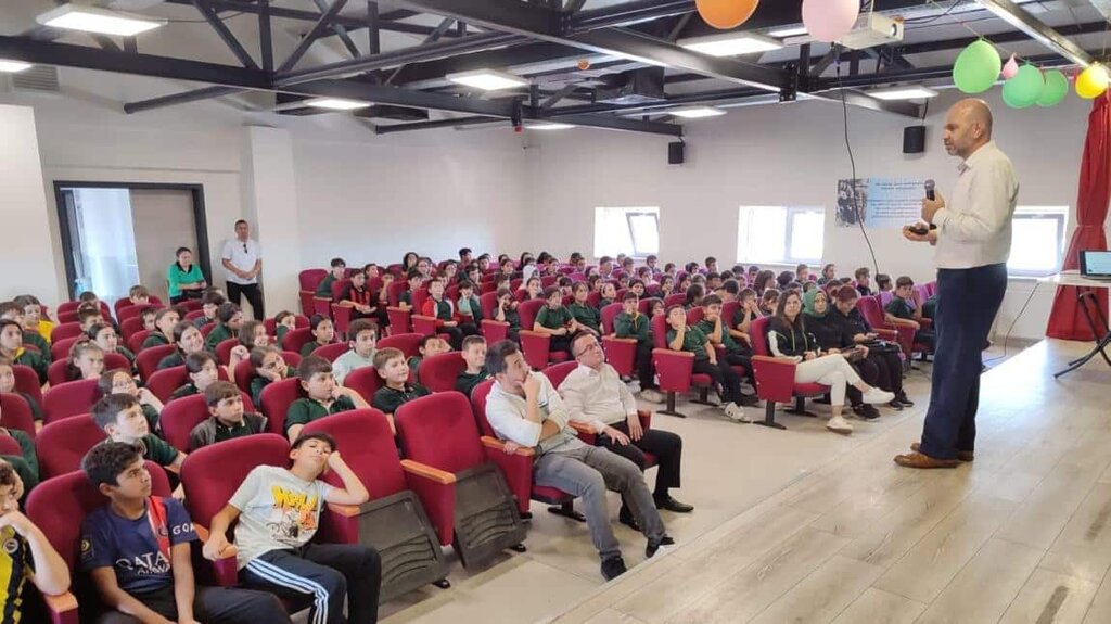 School Fatih Middle School, Duzce, photo