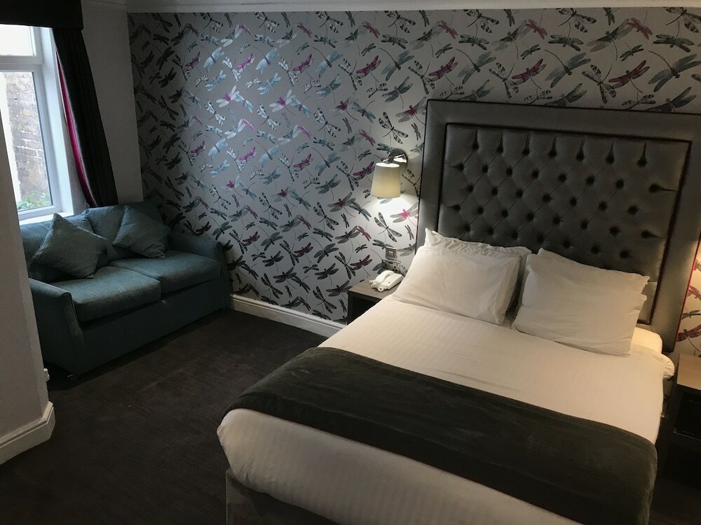 Фото The Beverley Hotel