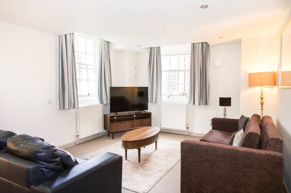 Фото Goodenough College