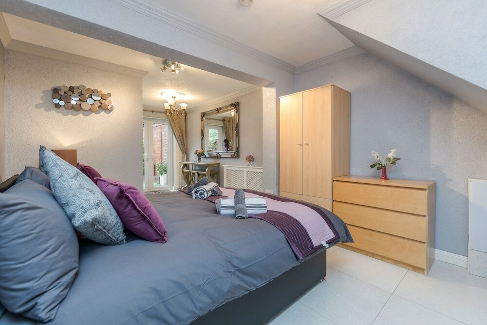 Фото Watford General Suites