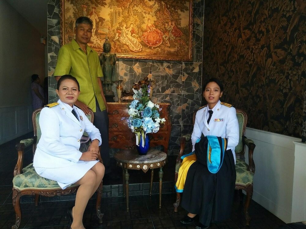 Фото Ploy's Pearl Hotel