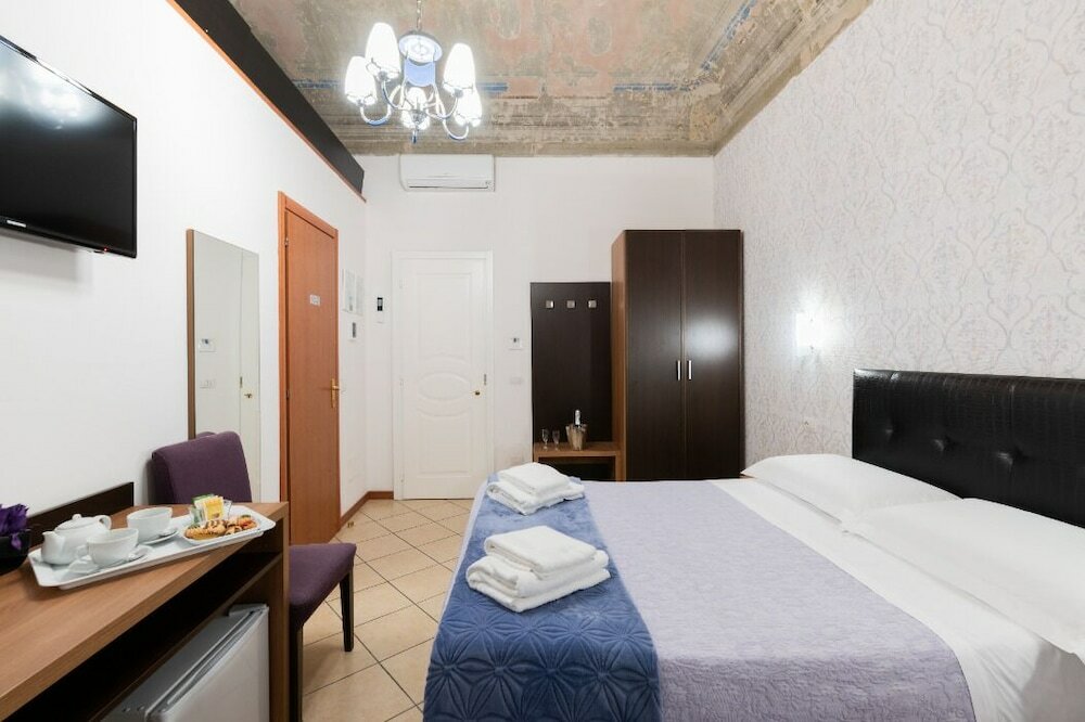 Фото Adelaide House