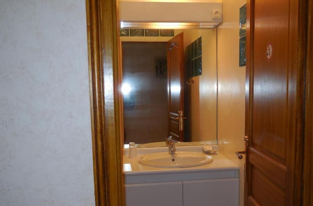 Фото Hôtel Le Petit Château