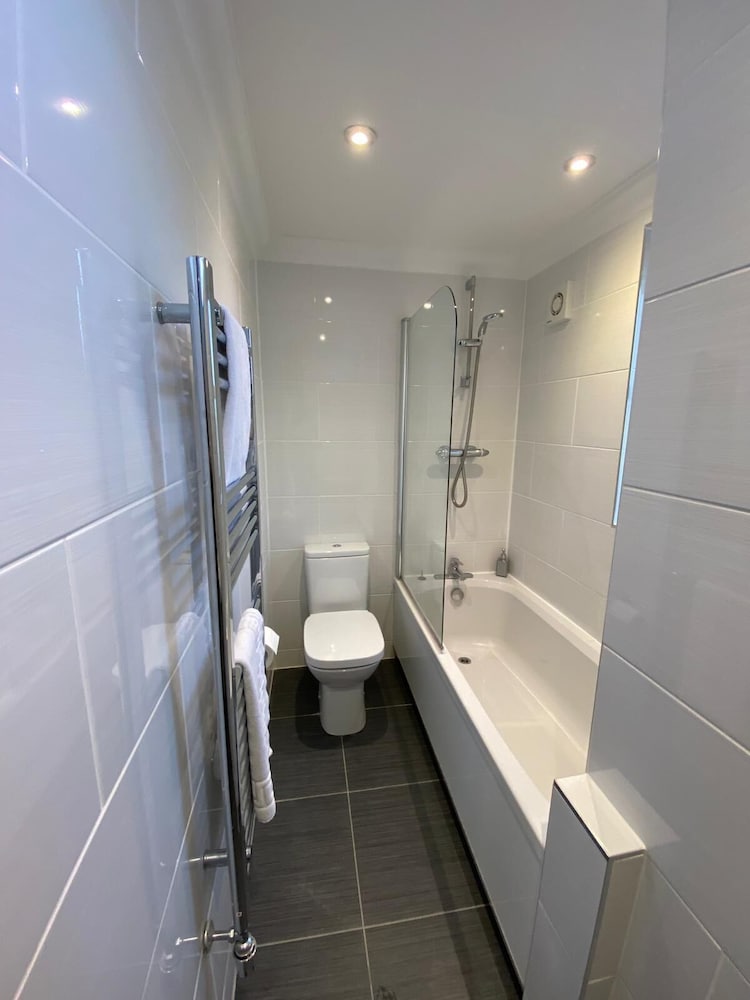 Фото The Waverley Inn Holiday Homes