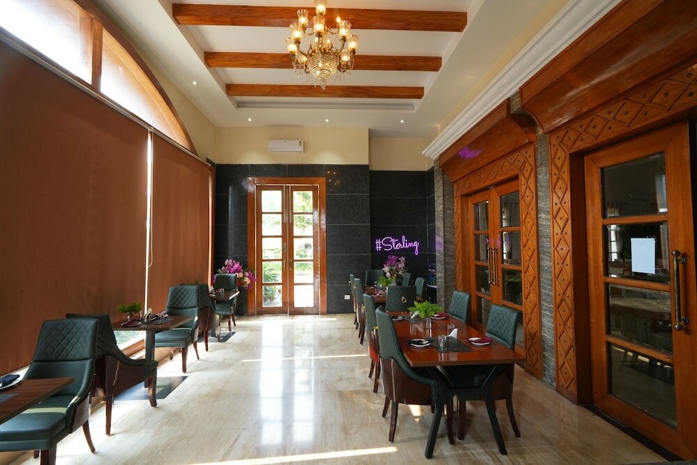 Фото Sterling Banquet and Hotel