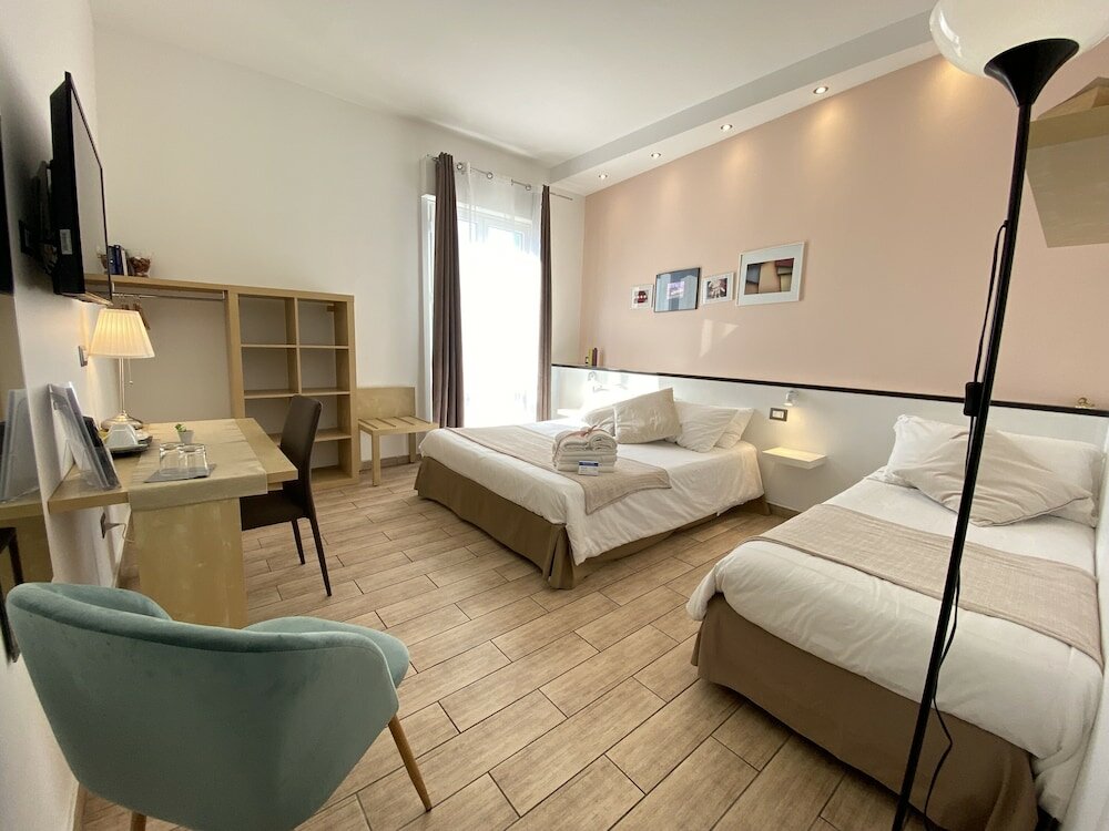 Фото отеля 2