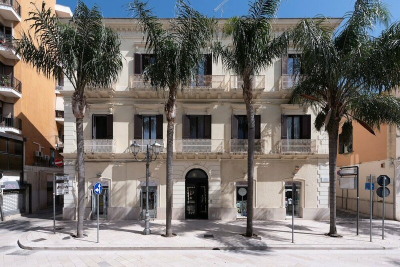 Гостиница B& x26; B Maria Vittoria and Apartments в Бриндизи