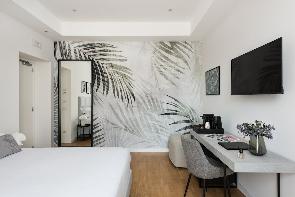 Фото At Forty One